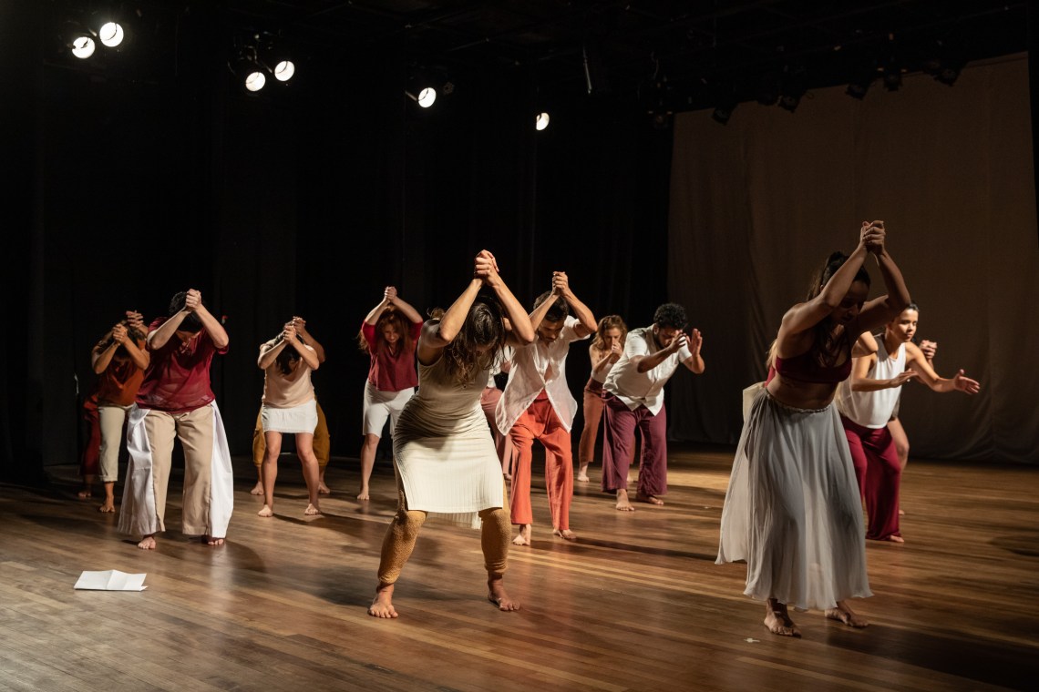 Fronteiras Invisíveis: liminaridades em tempos de balbúrdia.
De Lígia Tourinho e Marie Close.